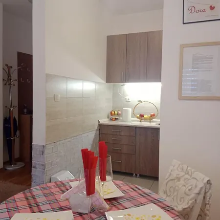 Apartment Dora *